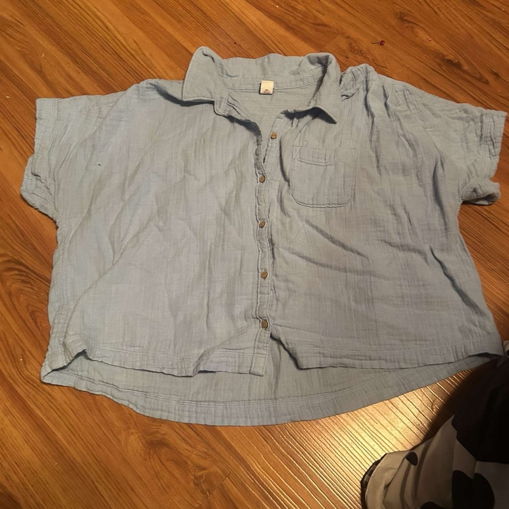 old navy shirt